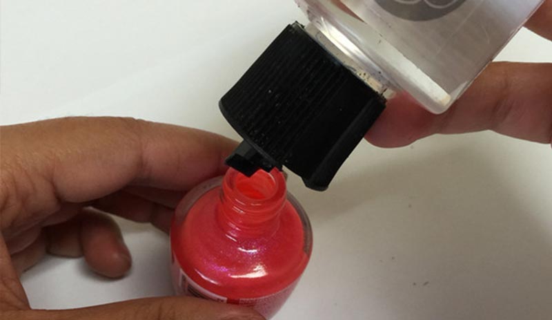 How to Apply Nail Polish Thinners?